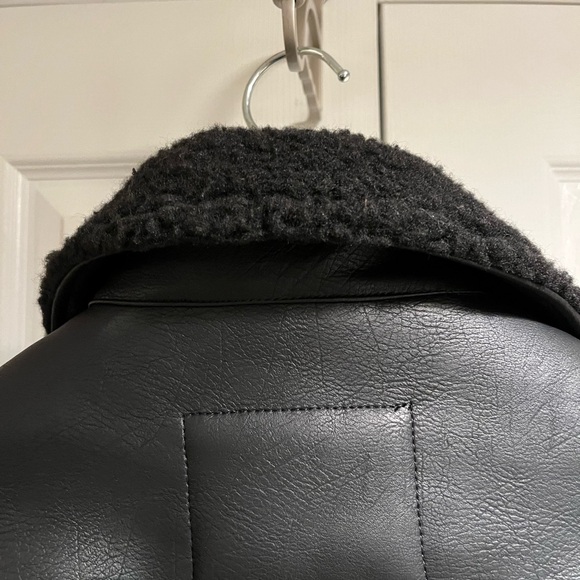 Abercrombie & Fitch Cropped Vegan Leather Jacket - Black / Medium - NWT - Picture 9 of 13